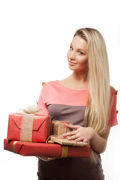 Šťastná žena a dárkové krabice — Stock fotografie