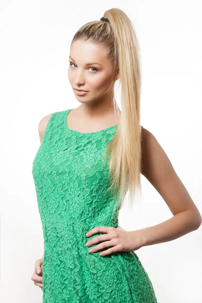 Frau in grünem Kleid — Stockfoto