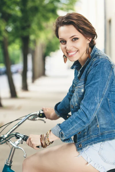 Urban biking — Stock Photo, Image