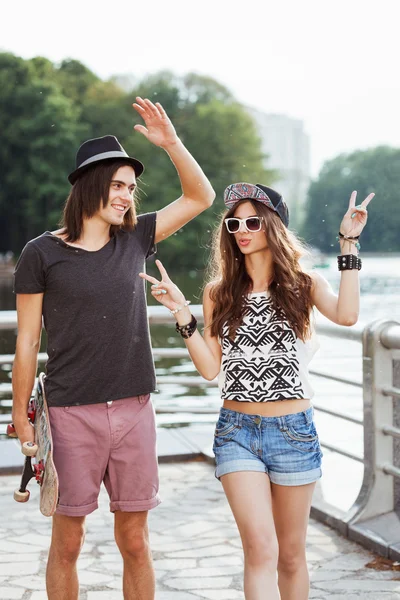 Yong couple on the bank of a river — Stock Photo, Image