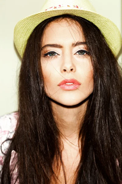 Woman in bright summer hat — Stock Photo, Image