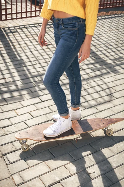 아름 다운 스케이팅 여자 — 스톡 사진