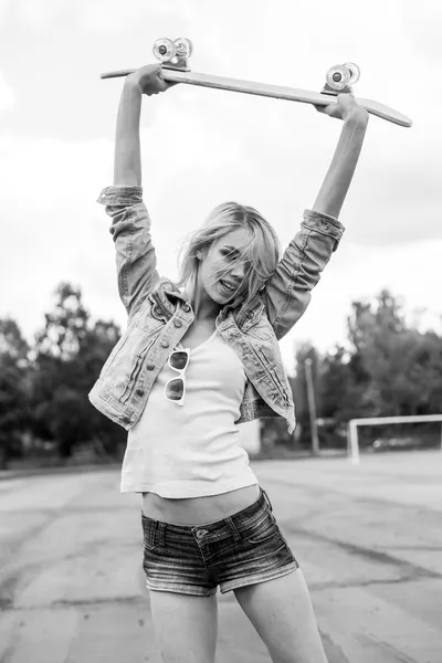 Happy skater girl — Stock Photo, Image