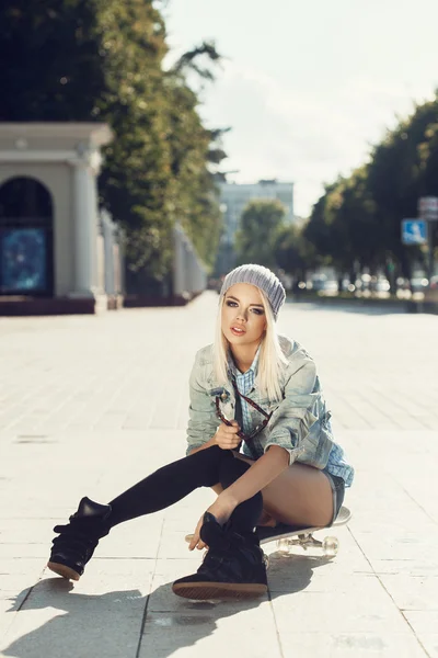 Sensual skater girl — Stock Photo, Image