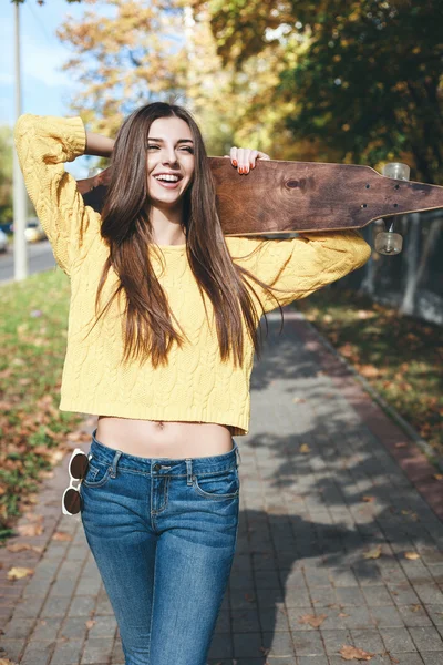 A beautiful skater woman — Stock Photo, Image