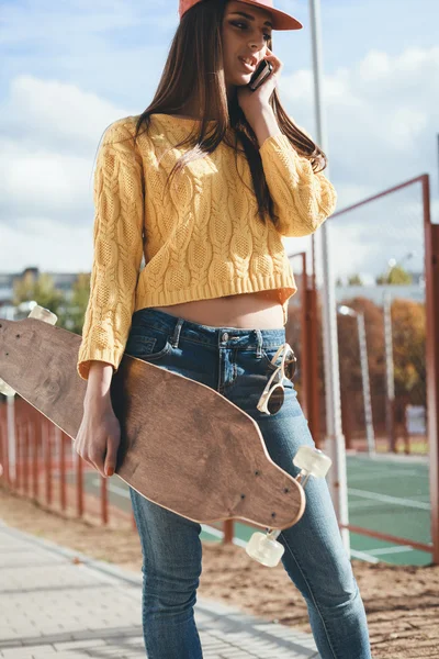 美しいスケーター女性 — ストック写真