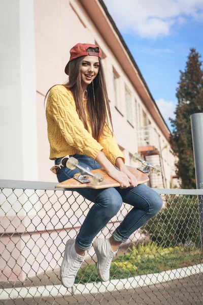 A beautiful skater woman — Stock Photo, Image