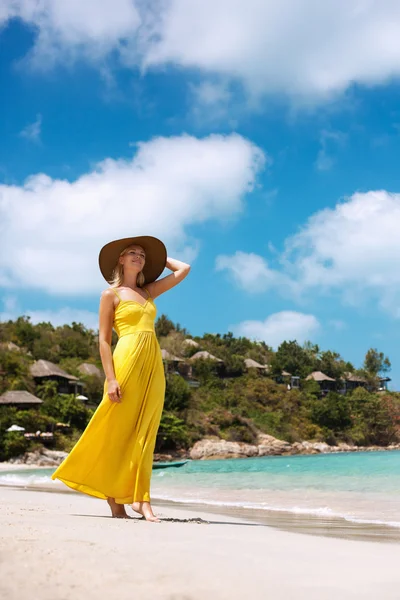 Young beautiful sexy blonde woman standing on beach — Stock Photo, Image