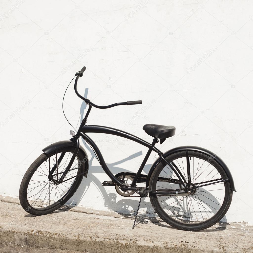 Black beach cruiser with white walls sales