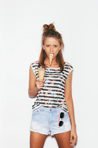 Pretty girl having fun with ice cream — Stock Photo, Image