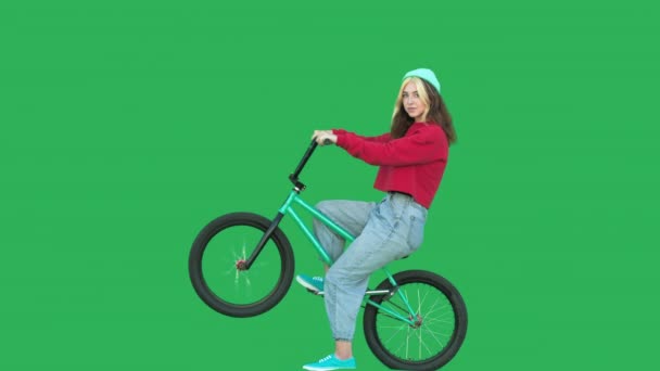 Kaukaska dziewczyna z bmx rower — Wideo stockowe
