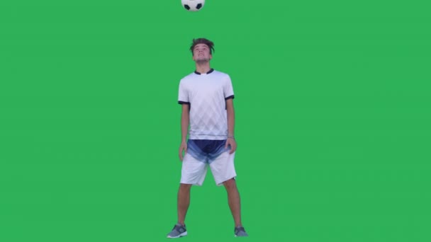 Fotbollsspelare att göra tricks med bollen — Stockvideo