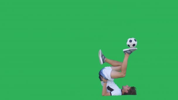 Jogador Futebol Executa Truques Com Bola Fundo Tela Verde Chroma — Vídeo de Stock