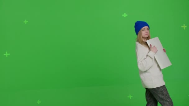 Girl with hand-made paper heart in her hands — Video Stock