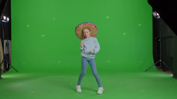 Young Caucasian girl in sombrero dancing — Stockvideo