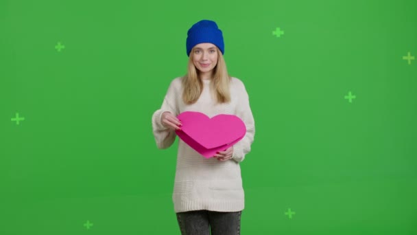 Girl holding heart-shaped card Valentines Day — стоковое видео