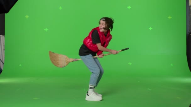 Cute Witch Flying on the green screen — Stockvideo