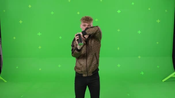 Young man dancing on green screen background — Stock Video