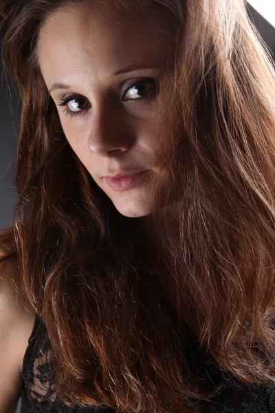 Jonge brunette portret — Stockfoto