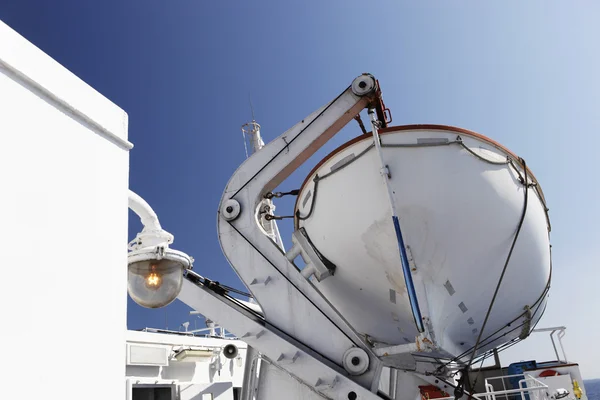 Nave con barco — Foto de Stock