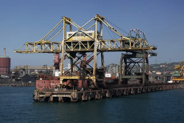 Big steel factory with harbor at the Italian coast — Stock Photo, Image