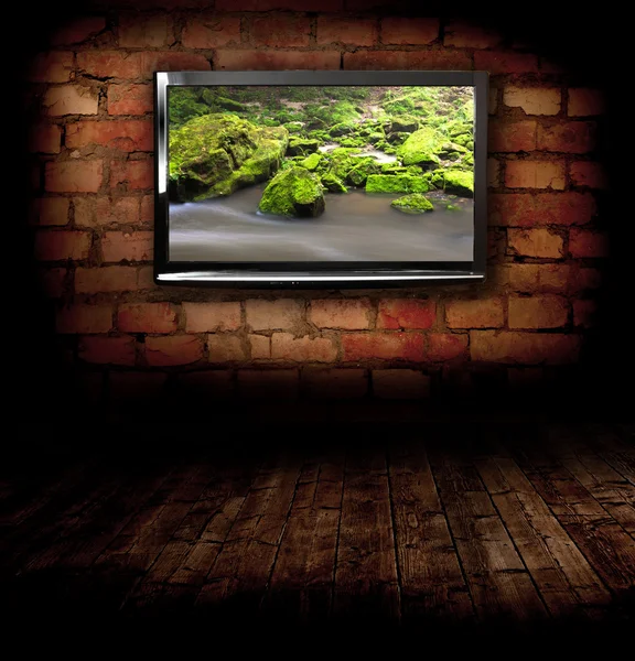Плазменный телевизор на стене — стоковое фото