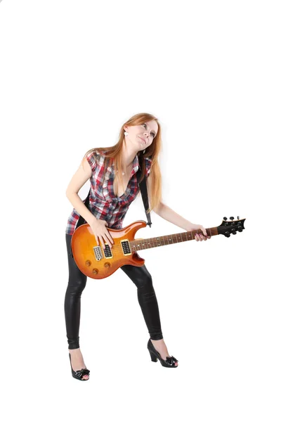 Carino ragazza con chitarra elettrica isolato — Foto Stock