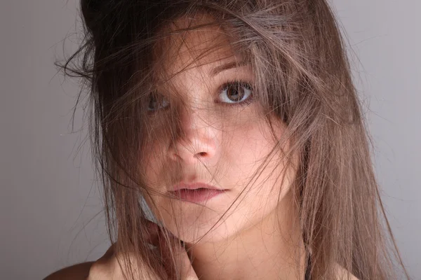 Młoda brunetka portret — Zdjęcie stockowe