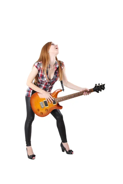 Linda chica con guitarra eléctrica aislada — Foto de Stock