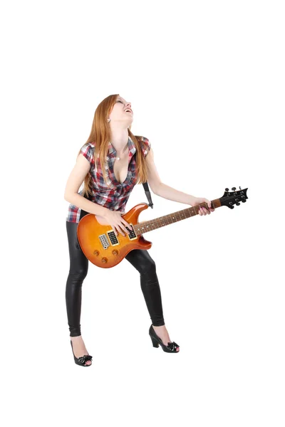 Linda chica con guitarra eléctrica aislada — Foto de Stock