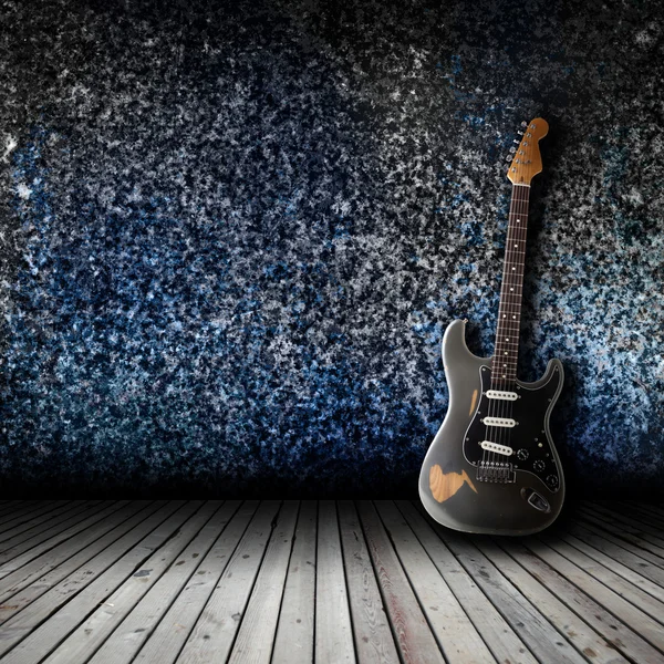 Electric guitar in the empty room — Stock Photo, Image