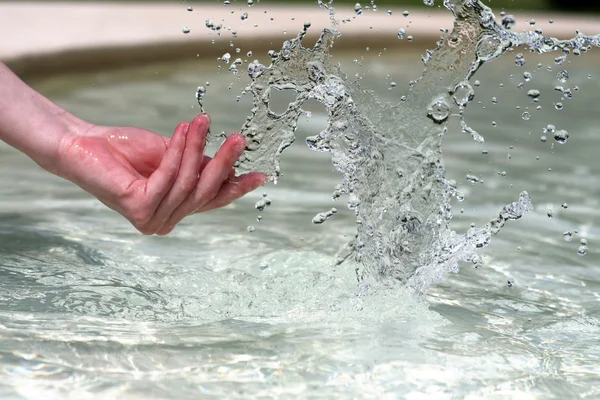 Mano bailando con el agua —  Fotos de Stock