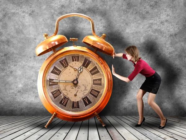 iş adamı ayakta - zaman stratejisi kavramı