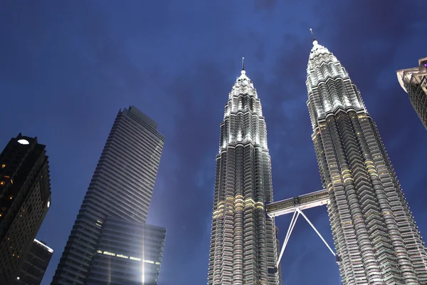 KUALA LUMPUR, MALASIA - ENE 2012: Torres Gemelas Petronas —  Fotos de Stock