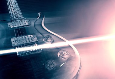 elektro gitar ve ışık ışını