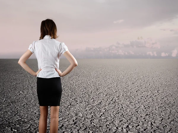 Donna d'affari nel deserto — Foto Stock