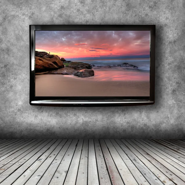 Plasma-TV an der Wand des Zimmers — Stockfoto