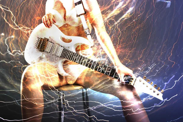 Guitarrista com guitarra elétrica branca — Fotografia de Stock