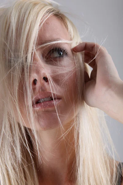 Portrait of a scared girl — Stock Photo, Image