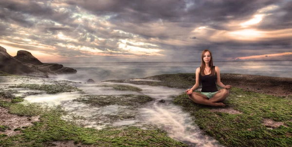 Girl meditation — Stock Photo, Image