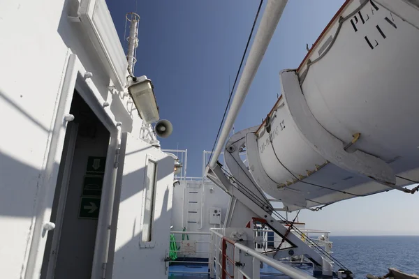 Nave con barco — Foto de Stock