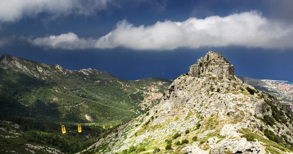 Montañas acantilados, hermoso paisaje — Foto de Stock