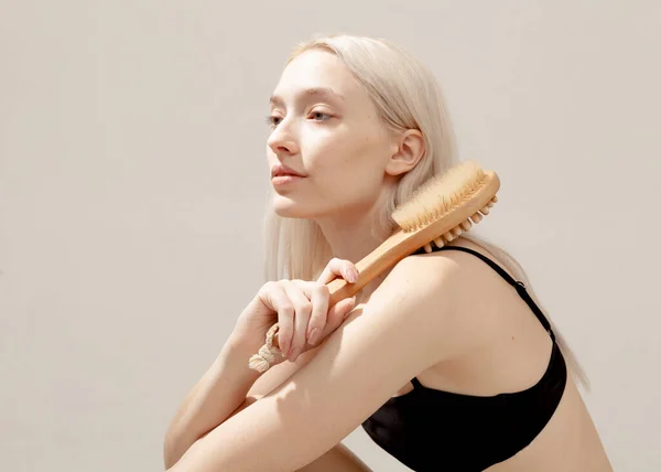 Portrait Beautiful Girl Massage Brush Her Hands — Stock Photo, Image