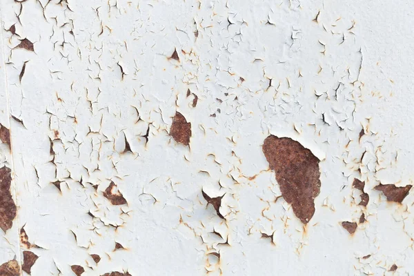 Beyaz yüzeyde metal korozyonunun dokusu
