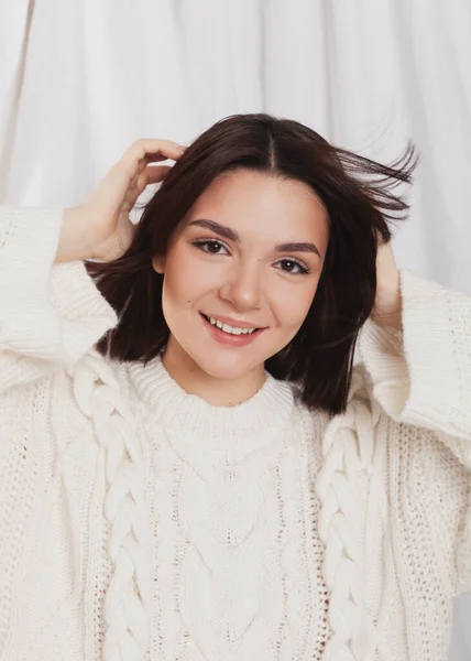 Gentle Portrait Girl Flowing Hair Light Sweater — Stockfoto