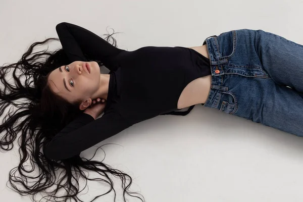 Beautiful Brunette Long Curly Hair Posing Lying Floor — стоковое фото