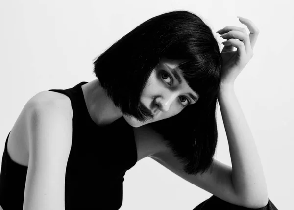 Monochrome Portrait Girl Short Haircut ロイヤリティフリーのストック画像