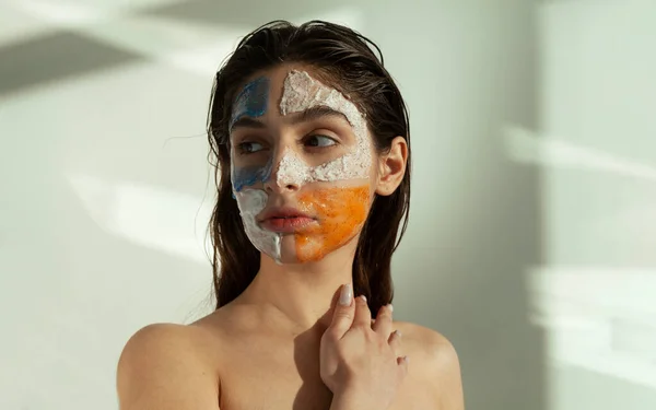 Portrait Beautiful Girl Mask Cleansing Skin Her Face — Stock Photo, Image