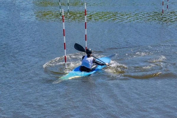 Jeune Athlète Kayak Passe Piste Slalom — Photo