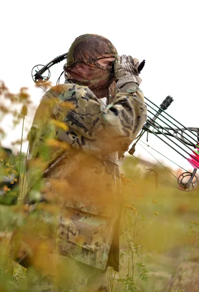 Modern Bow Hunter — Stock Photo, Image